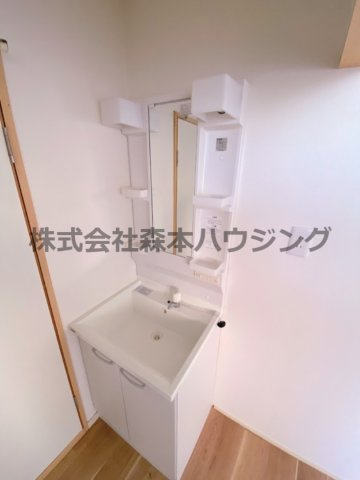 【独立洗面台】 | 　グリーンハイツさんわA棟 | 独立洗面台、小物を置くことができて便利です