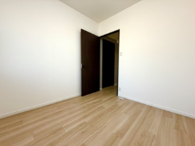 ロイヤルコンフォート日進の洋室|約5.1帖