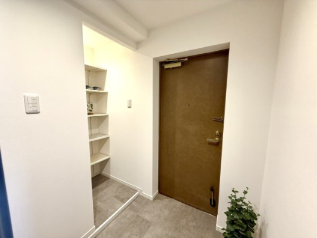 ロイヤルコンフォート日進の玄関|シューズクローク新設