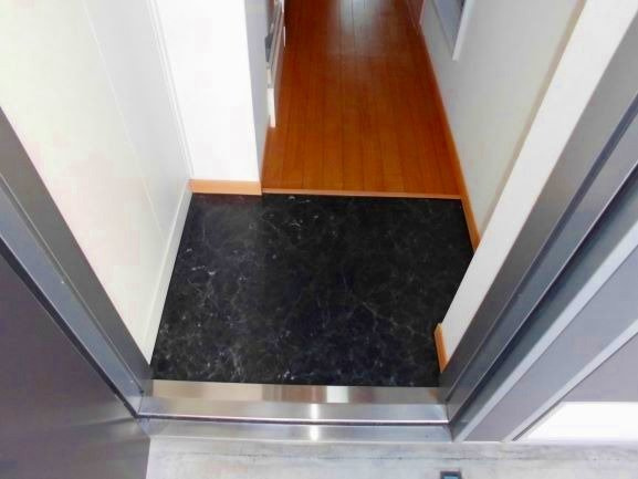 レオパレスアビテ　ミナミの玄関