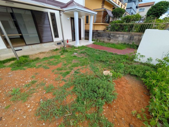 【庭】 | 宗像市城西ヶ丘６丁目　戸建て | リビングに面したお庭は日当たりがよく、ガーデニングや家庭菜園を楽しめそうです