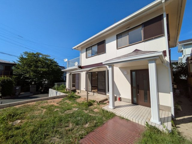 【外観】 | 宗像市城西ヶ丘６丁目　戸建て | 外壁・屋根塗装完了しています。白を基調とした美邸に生まれ変わりました
