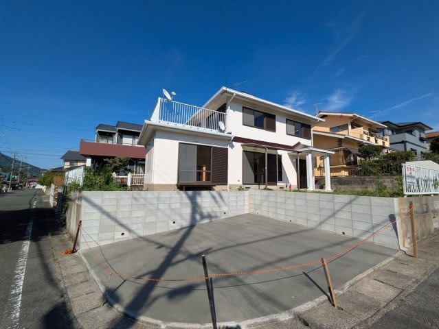 【駐車場】 | 宗像市城西ヶ丘６丁目　戸建て | 角地に面しているので日当たり・風通し良好です