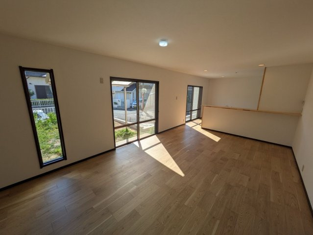 【居間・リビング】 | 宗像市城西ヶ丘６丁目　戸建て | LDKは約20帖！面積108平米以上ある4LDKは、お部屋数も収納もたっぷりなので大家族にもおススメ