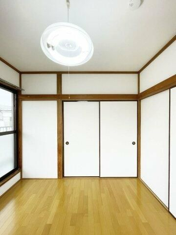 第８正栄ハイツの洋室