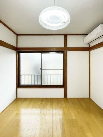 第８正栄ハイツの洋室