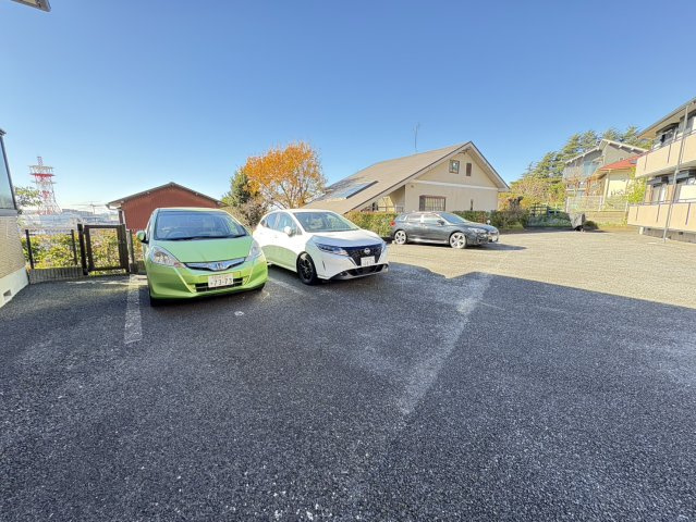 サニーコート田辺Bの駐車場