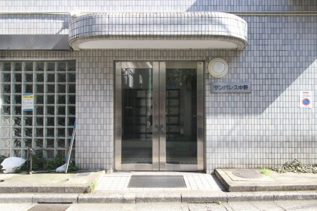 サンパレス中野のエントランス|建物の内部です