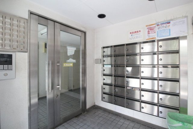 サンパレス中野のエントランス|毎日通るエントランスはこのようになっています