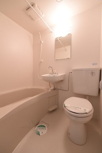 日興パレス渋谷の浴室|コンパクトで使いやすいお風呂です