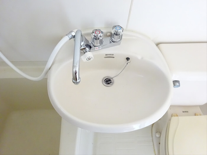 西垣アパートの洗面所