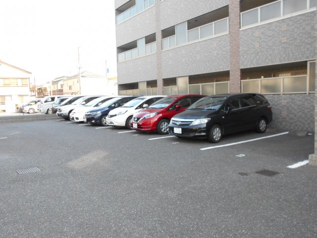 KAZU市川の駐車場