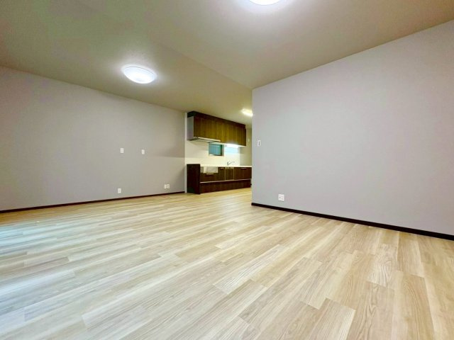 現地写真(リビング）
オンリーワンの素敵なリビング！！
解放感あるリビング現地写真でご家族とまったり♪