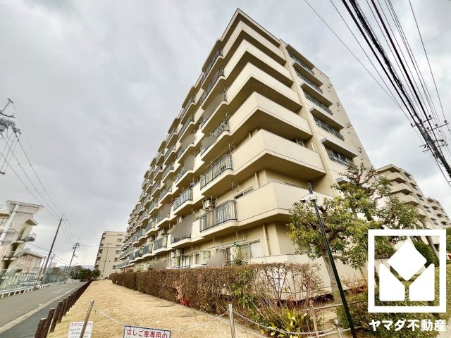 ユニ宇治マンション3号館の外観