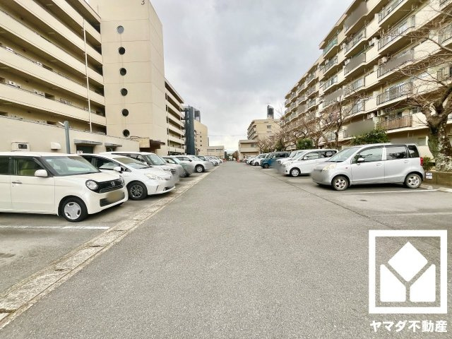 ユニ宇治マンション3号館の駐車場
