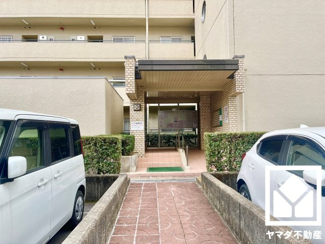 ユニ宇治マンション3号館のエントランス