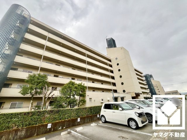 ユニ宇治マンション3号館の外観