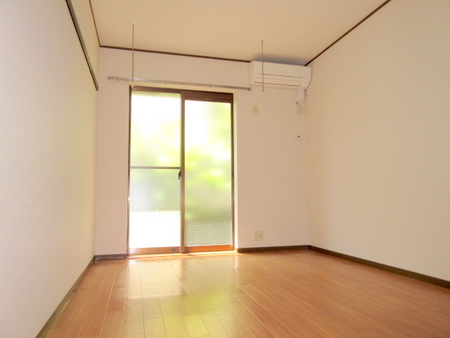 ヴォーンツィンマーシャインの居間・リビング|★キレイな内装です★