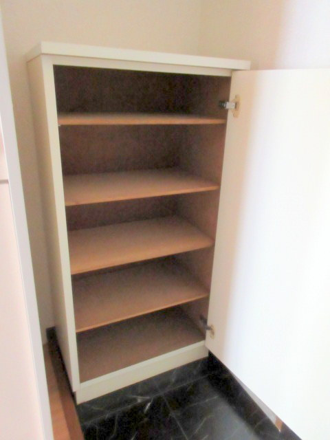 ヴォーンツィンマーシャインの玄関|★シューズＢＯＸ★