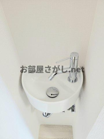 ロッソ・カンパーナの洗面所|忙しい朝には欠かせない洗面所です