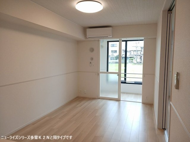 ライツ・レーベン見附Ｂの居間・リビング