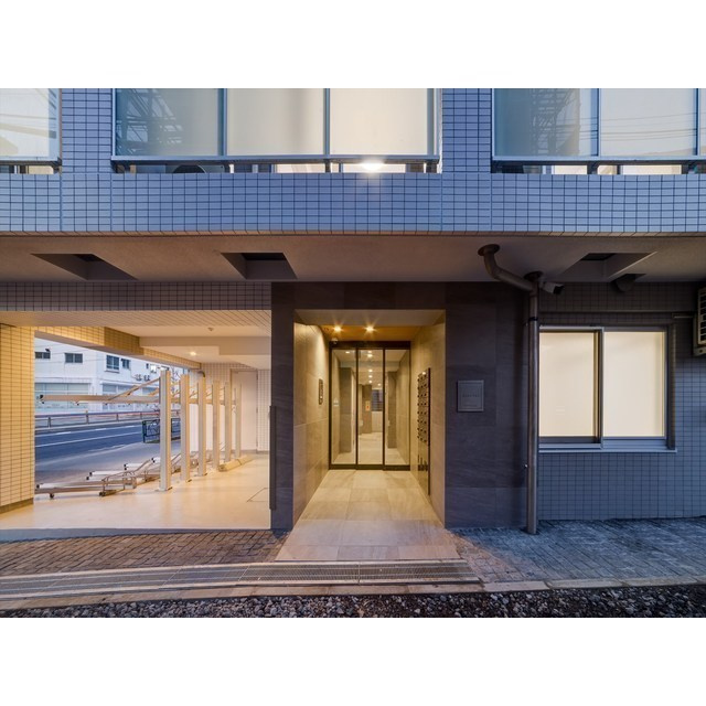 クオリタス東十条のエントランス