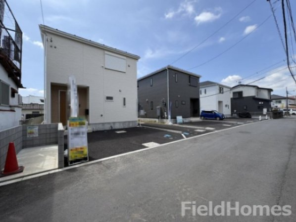 秦野市栄町新築戸建て　第1-6号棟の前面道路含む現地写真|前面道路含む現地写真です。