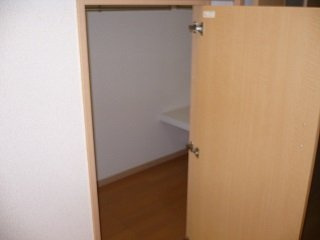 レオパレスＭＡＭＩの内装|ウォークインクローゼットです。