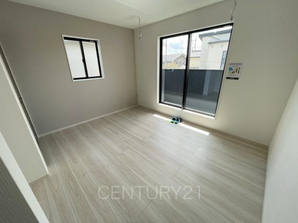 前橋市前箱田町1期 1号棟の寝室|２面採光の明るい洋室です。