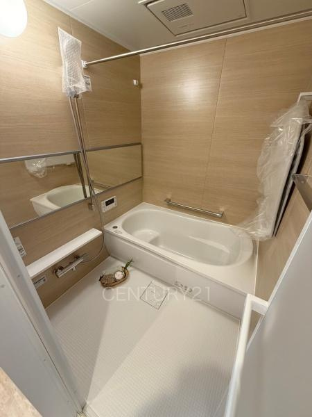 ベルメゾン末広Ｅの浴室|ゆったりと寛げる大型バスタブ。
足を伸ばしたまま入浴可能です。