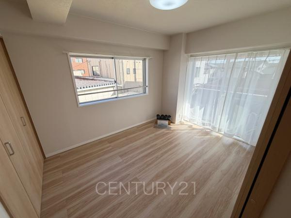 ベルメゾン末広Ｅの洋室|２面採光の明るい洋室です。