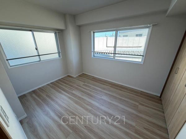 ベルメゾン末広Ｅの洋室|２面採光の明るい洋室です。