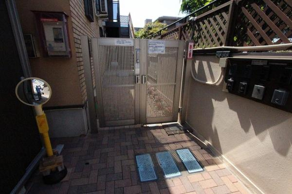 【エントランス】 | エルミタージュ