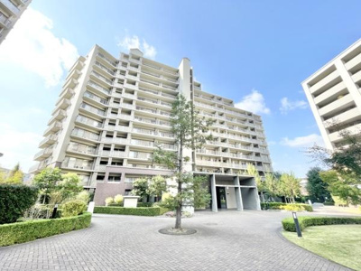【外観】 | 北花田庭園都市グランアヴェニューウエストプレイス | 大阪メトロ御堂筋線「北花田」駅が徒歩9分。
通勤にも外出にもアクセス良好。家族でおでかけすることも増えそうですね♪