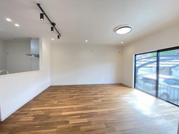 【居間・リビング】 | 垂水区学が丘4丁目　中古戸建