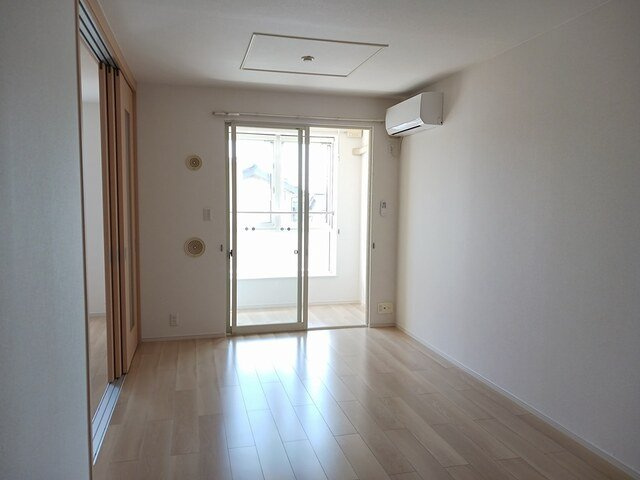 サワディ－　Ⅱの居間・リビング|使いやすい居間です