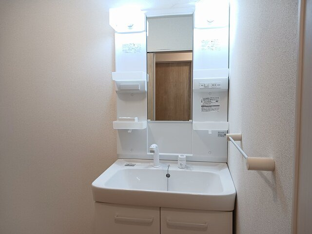 サワディ－　Ⅱの洗面所|明るい洗面所です