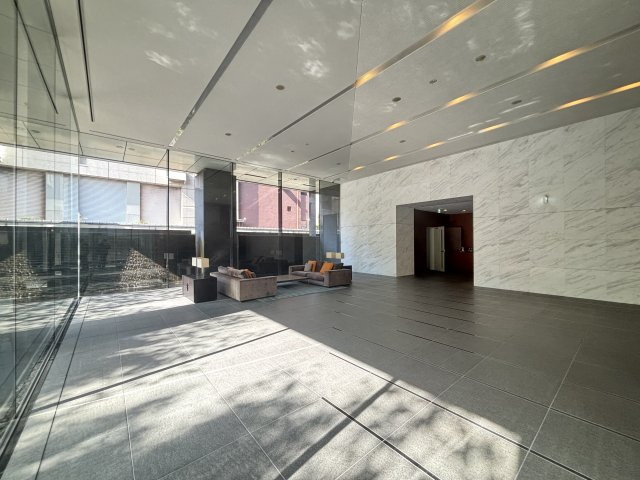 コートレジデントタワーのエントランス