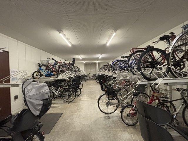 コートレジデントタワーの駐輪場