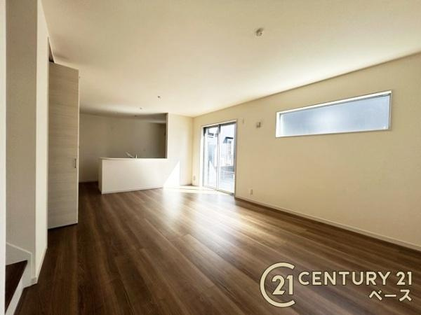 リーブルガーデン大豆越 ２号棟 ／新築一戸建の居間・リビング|■ペアガラス使用で結露の心配もありません！■