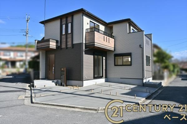 大和郡山市小泉町 ／新築一戸建の駐車場|■現地撮影写真■ＺＥＨ水準の省エネ住宅！ポップアップ天井・折上天井でデザイン性の高い内装！