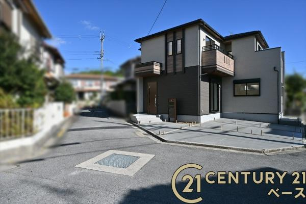 大和郡山市小泉町 ／新築一戸建の前面道路含む現地写真|■現地撮影写真■スーパーや薬局などの商業施設が徒歩圏内に近接し、生活環境の整った立地です！