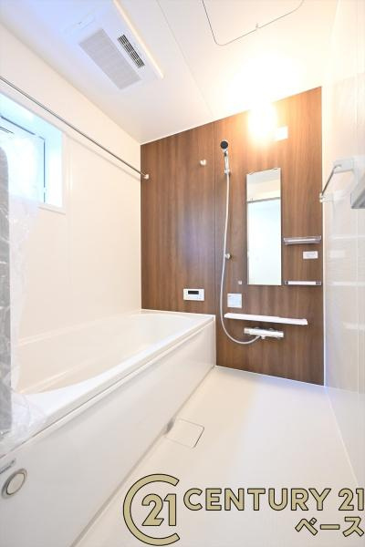 大和郡山市小泉町 ／新築一戸建の浴室|■現地撮影写真■浴室暖房乾燥機を完備！ゆったりした浴槽での入浴は疲れも癒してくれます！