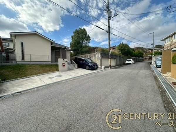 香芝市関屋北３丁目　一戸建の前面道路含む現地写真