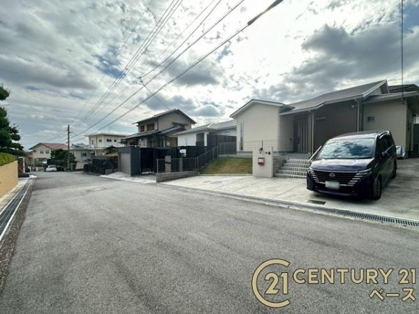 香芝市関屋北３丁目　一戸建の前面道路含む現地写真