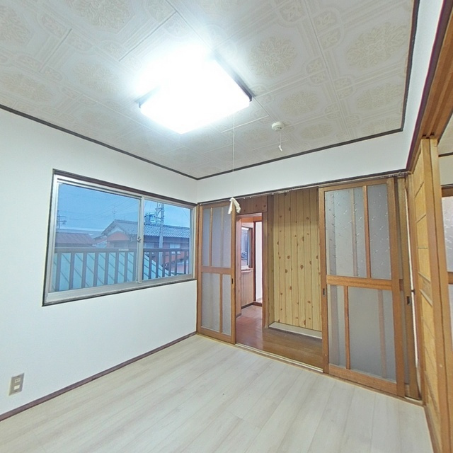 大垣市久瀬川町貸家の居間・リビング