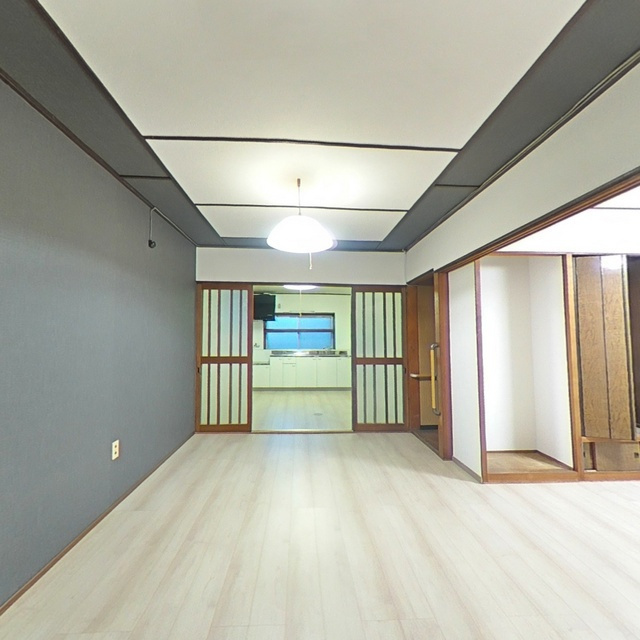 大垣市久瀬川町貸家の居間・リビング