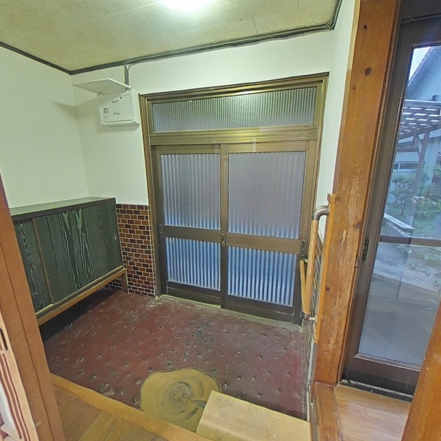 大垣市久瀬川町貸家の玄関