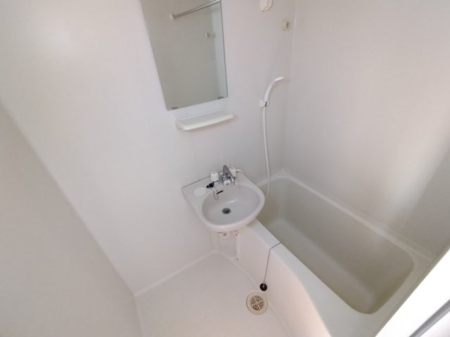 レオパレスウブスナの浴室