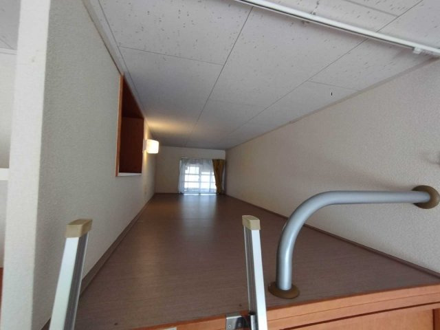 レオパレストミーズの寝室